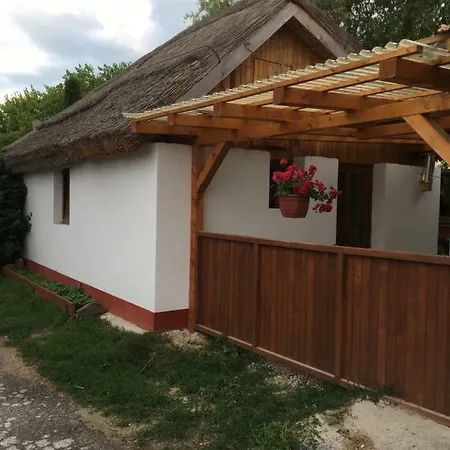 Holiday home Balatonkenesei Nadfedeles Lovas Vendeghaz *