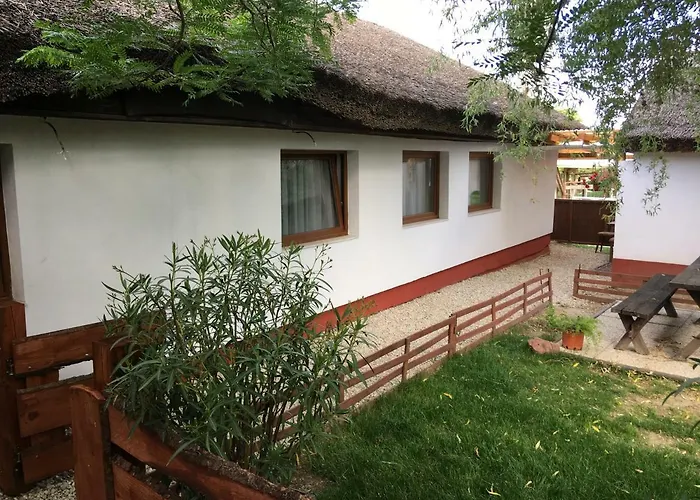 Feriehus Balatonkenesei Nadfedeles Lovas Vendeghaz Balatonkenese